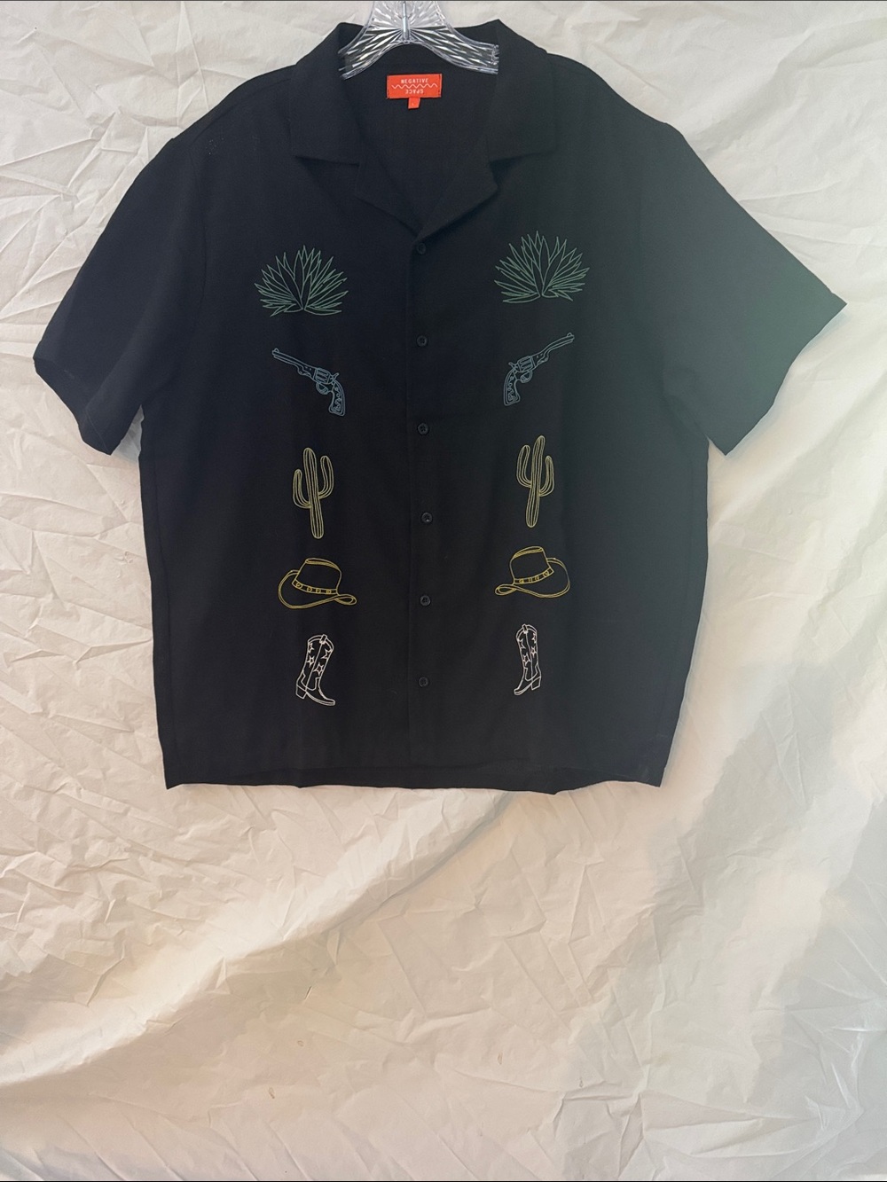 Negative Space Men's Black Short-Sleeve Button-Down Shirt Western Embroidery